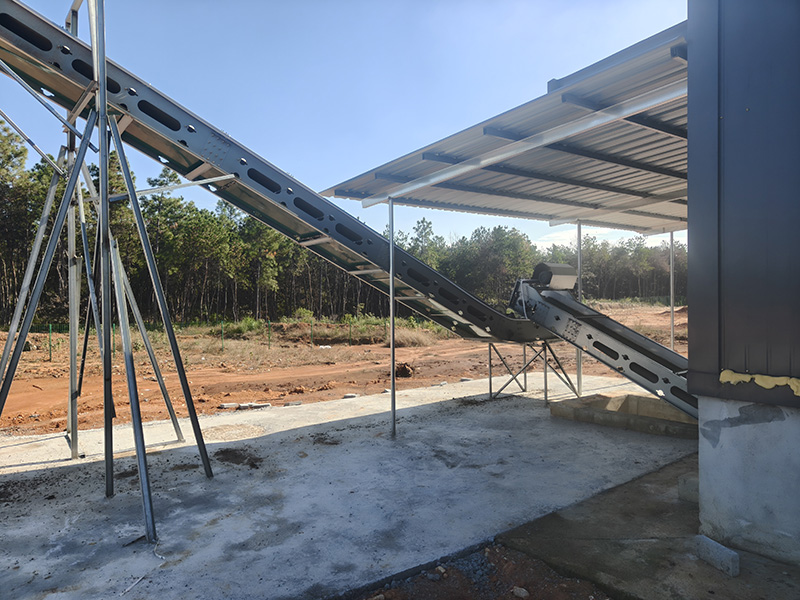 横斜向一体清粪带